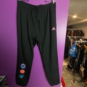 /// ADIDAS Dia de Muertes Day of the Dead graphic black joggers sweatpants L \\\